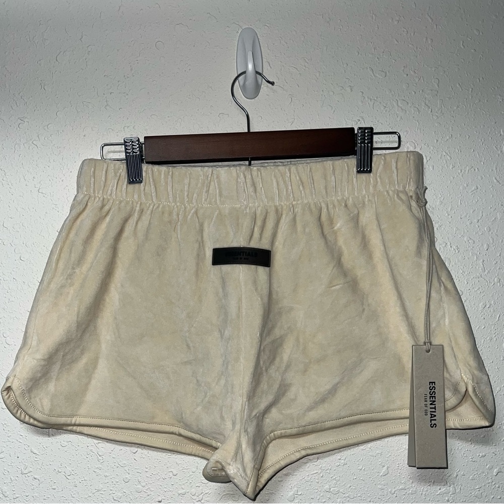 NWT Fear of God Essentials Velour‎ Short Color Eggshell Womens Size Large